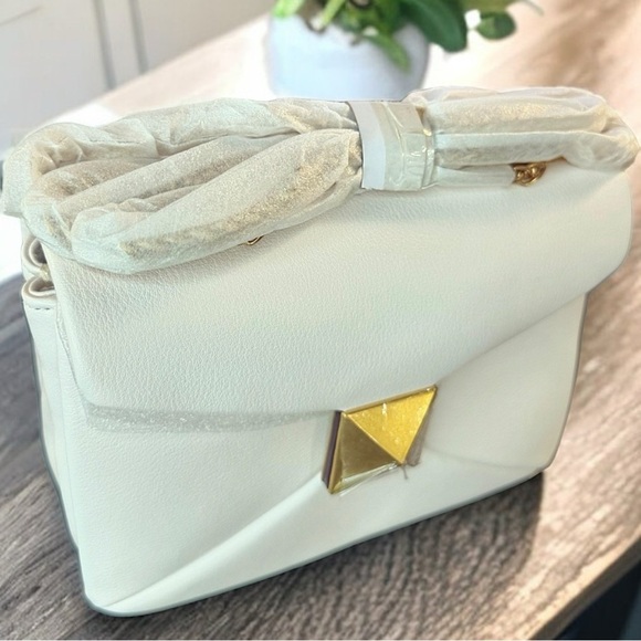 NEW Genuine Leather White Square Crossbody Bag With Gold Rivet & Chain Strap - Picture 13 of 16